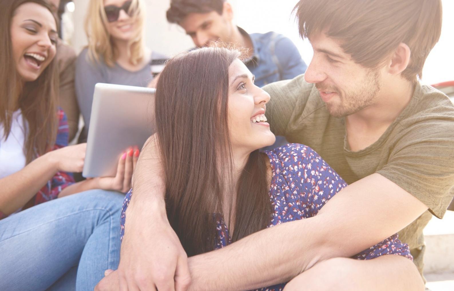 Mobile Game Development Arbeitsplatz mit modernen Tools und Geräten